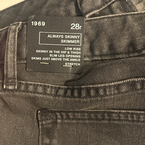 Gap 1969 Always Skinny Jeans Black Sz 28r NWT - Picture 4 of 4